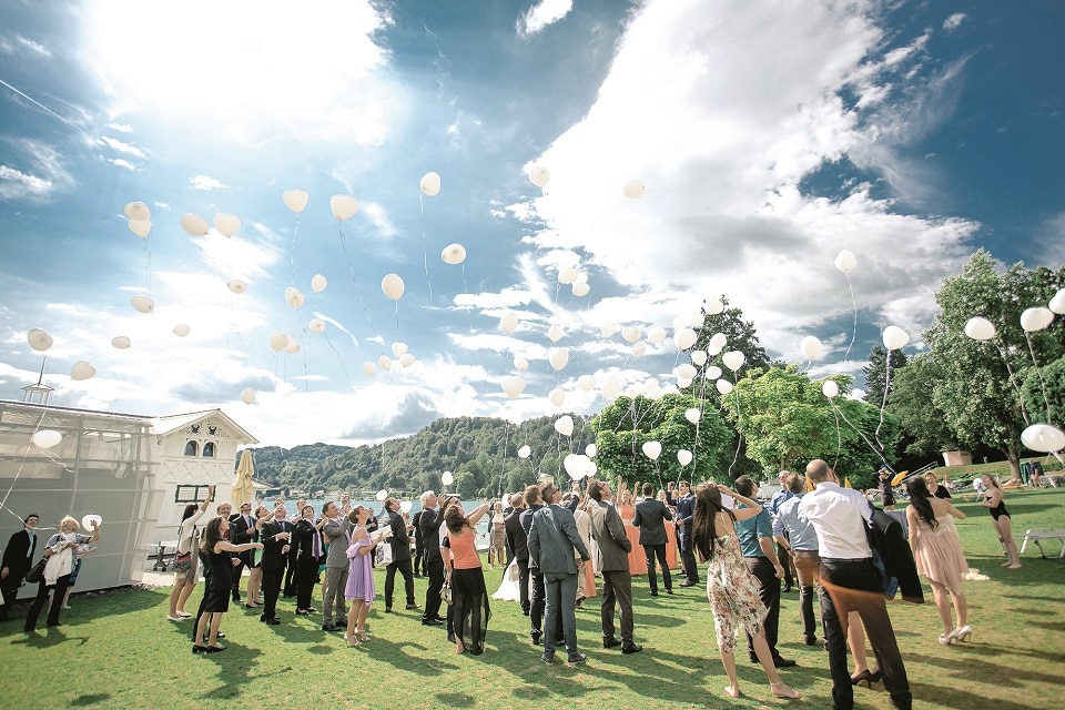 Hochzeit am Wörthersee im Werzers mit Luftballonen