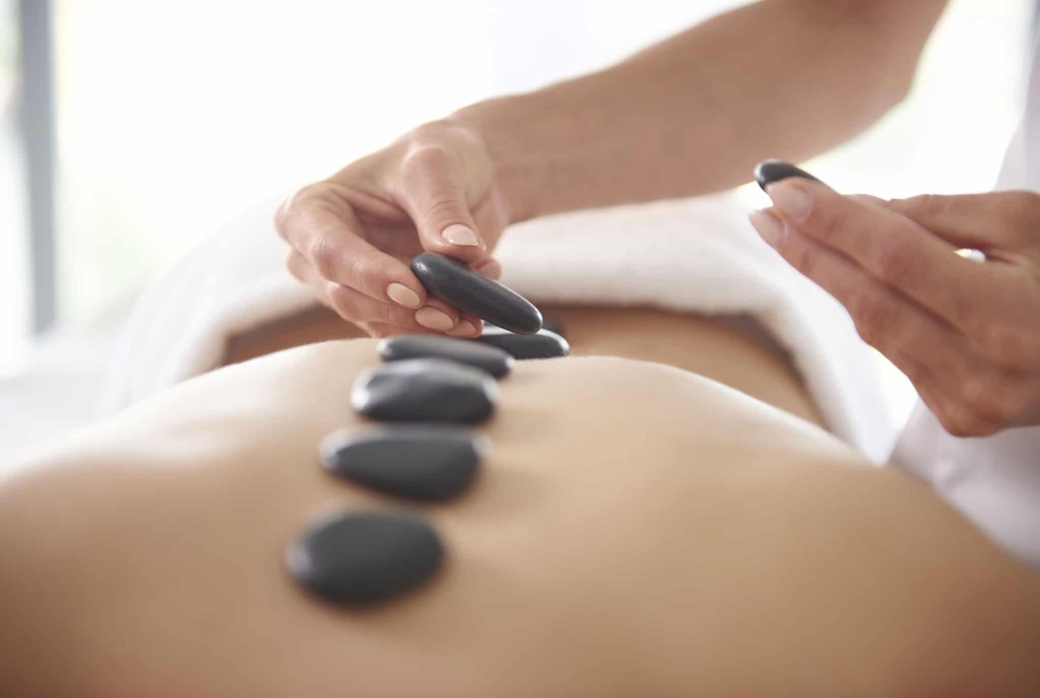 Hot-Stone Massage im Wellnesshotel mit Seezugang